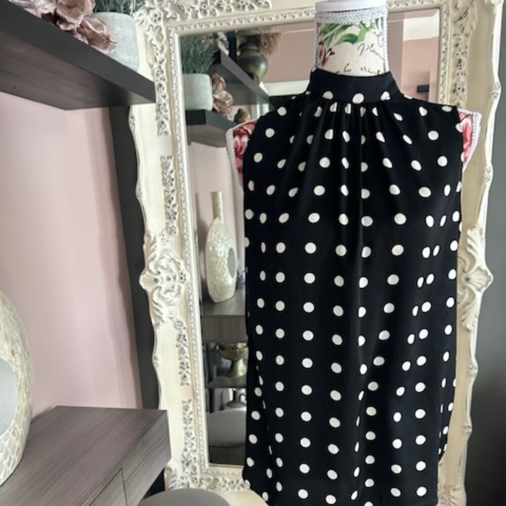 Polka dot top size mall sleeveless